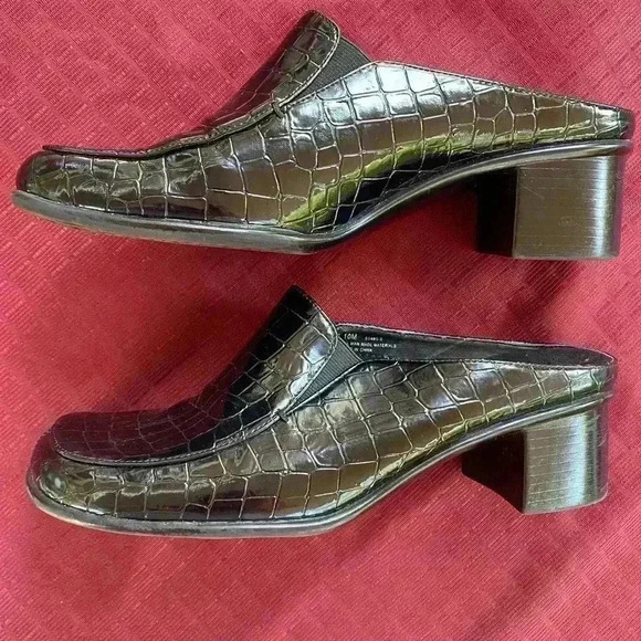 Aerosoles Womens Black Patent Slip On Mule Clogs 10 excellent condition - Picture 10 of 16